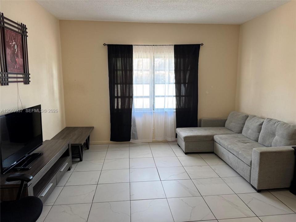 2200 E Hallandale Beach Blvd 112, Hallandale Beach, Флорида 33009, Соединенные Штаты