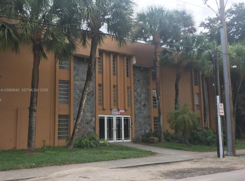 1230 W 54th St 226A, Hialeah, Florida 33012, Stati Uniti