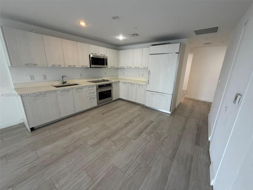 55 SW 9th St 2410, Miami, Floryda 33130, USA