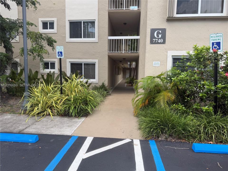 7740 Camino Real G-105, Miami, Florida 33143, USA