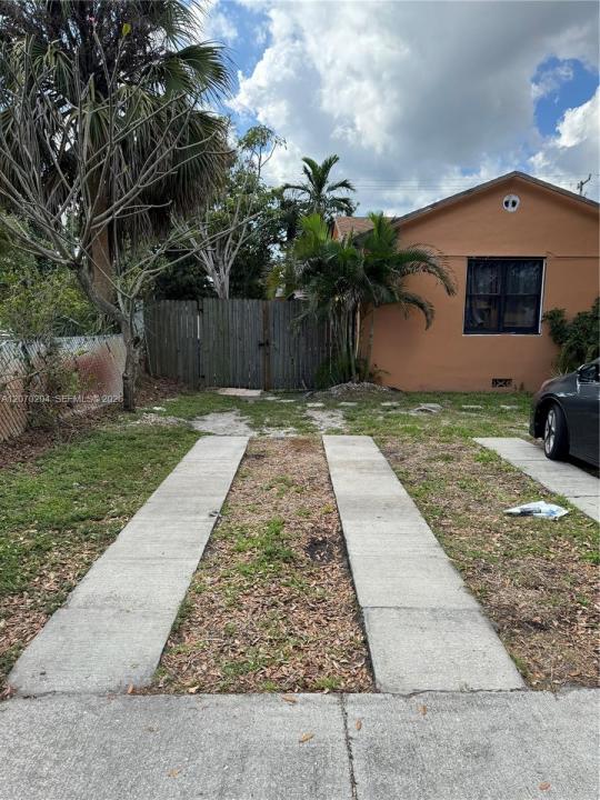 1018 N 17th Ct 2B, Hollywood, Florida 33020, USA