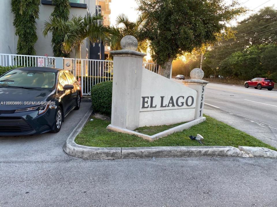 5501 NW 7th St E204, Miami, Florida 33126, USA