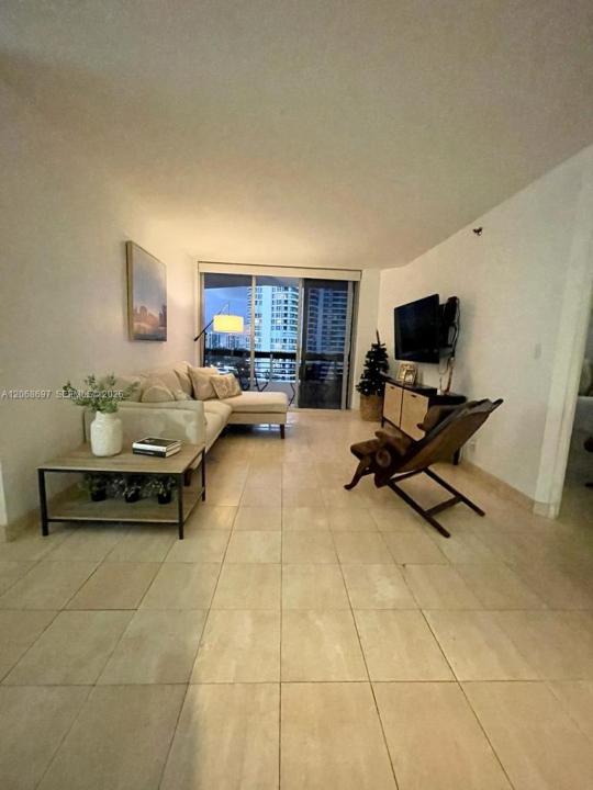 3600 Mystic Pointe dr 1010, Aventura, Florida 33180, USA