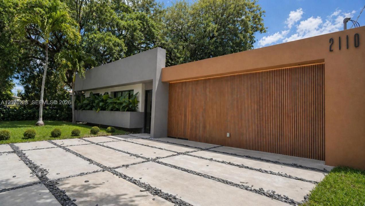 2110 NE 191st Dr, North Miami Beach, Florida 33179, USA