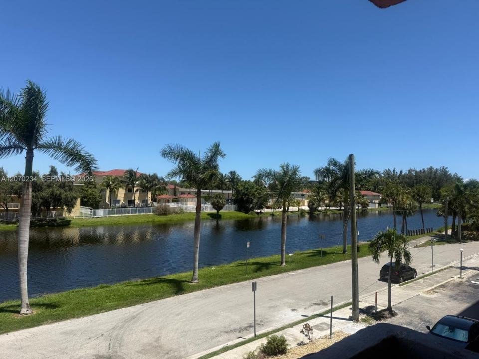 2075 NE 164th St 302, North Miami Beach, Floride 33162, États-Unis