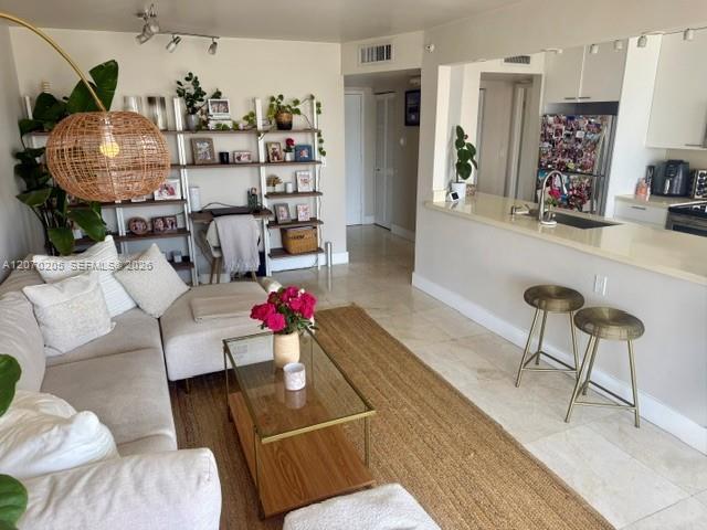 1688 West Ave 906, Miami Beach, Florida 33139, USA
