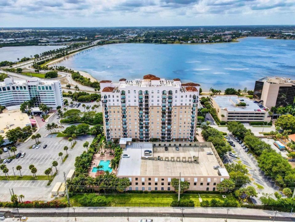 616 CLEARWATER PARK Road 602, West Palm Beach, Florida 33401, USA