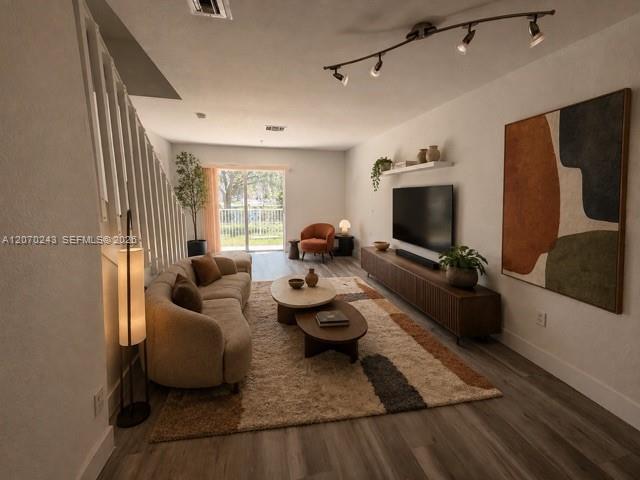 2054 NE 167th St 3-122, North Miami Beach, Floryda 33162, USA