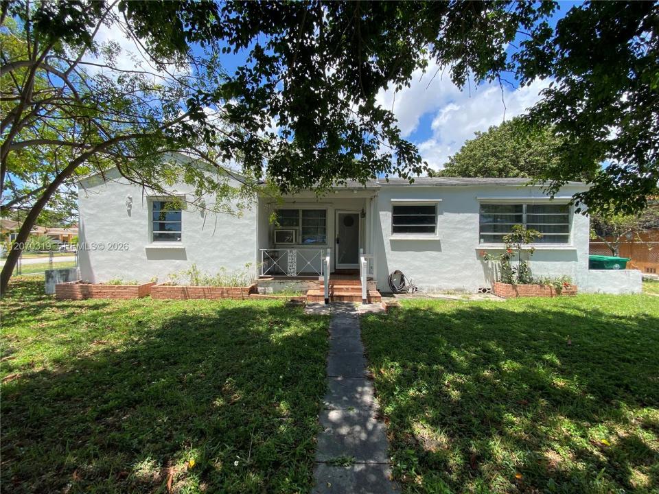 350 SW 34th Ave -, Miami, Florida 33135, USA
