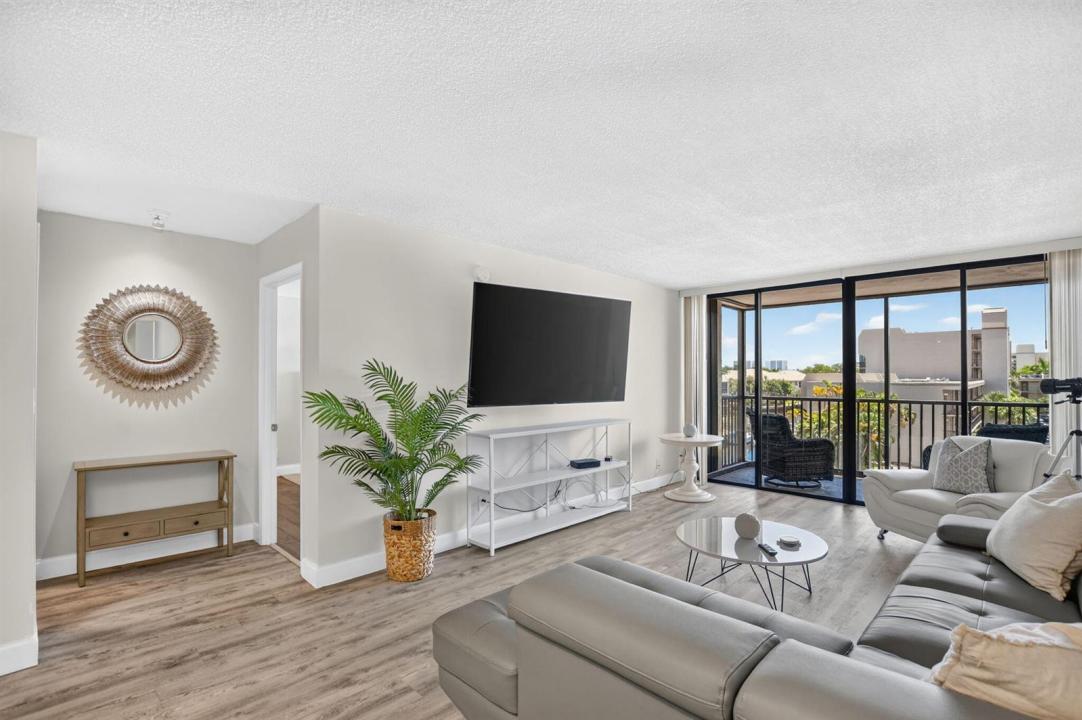 4 Royal Palm Way 403, Boca Raton, Florida 33432, USA