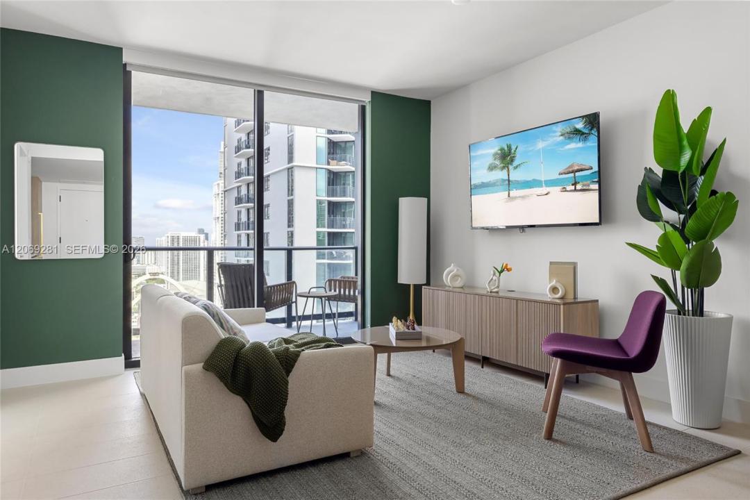 159 NE 6th St 3013, Miami, Florida 33132, USA