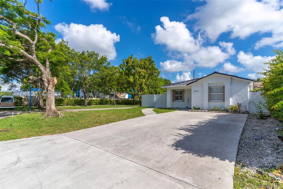 9999 NW 25th Ter, Doral, Floride 33172, États-Unis