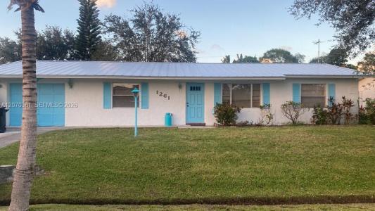 1261 SE Mendavia Ave, Port St. Lucie, Florida 34952, USA