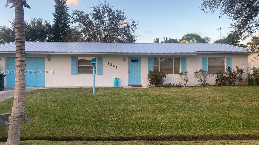 1261 SE Mendavia Ave, Port St. Lucie, Flórida 34952, Estados Unidos