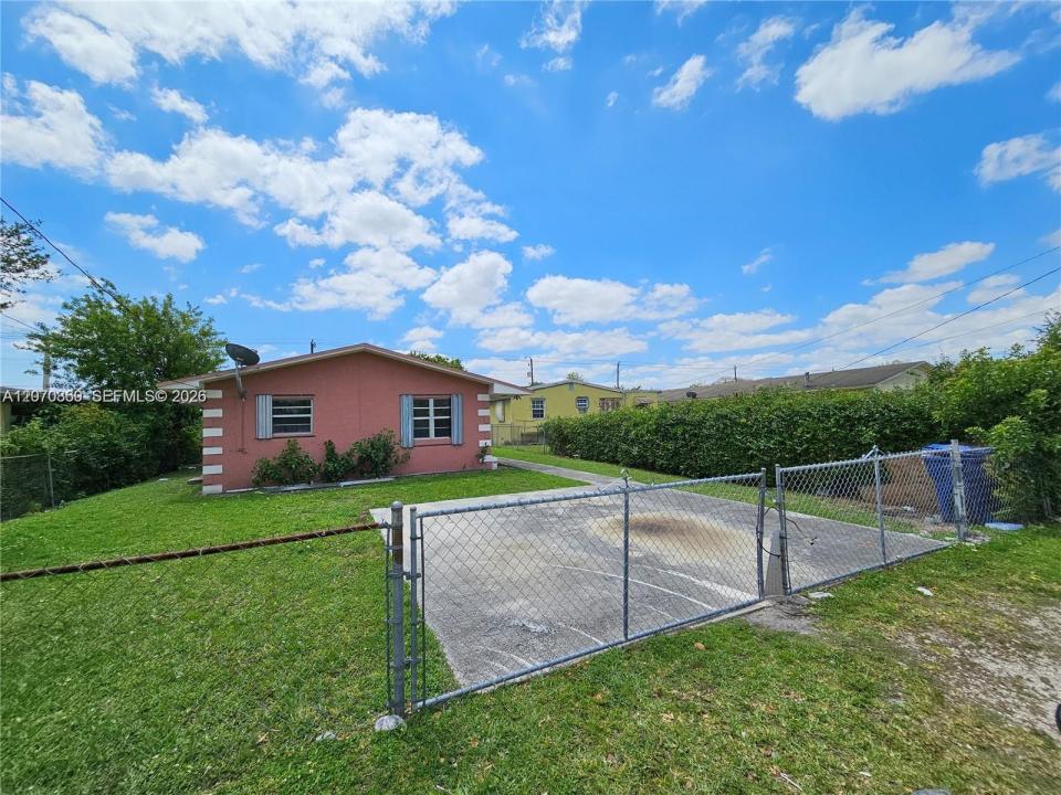 2119 NW 64th St 2119, Miami, Floride 33147, États-Unis