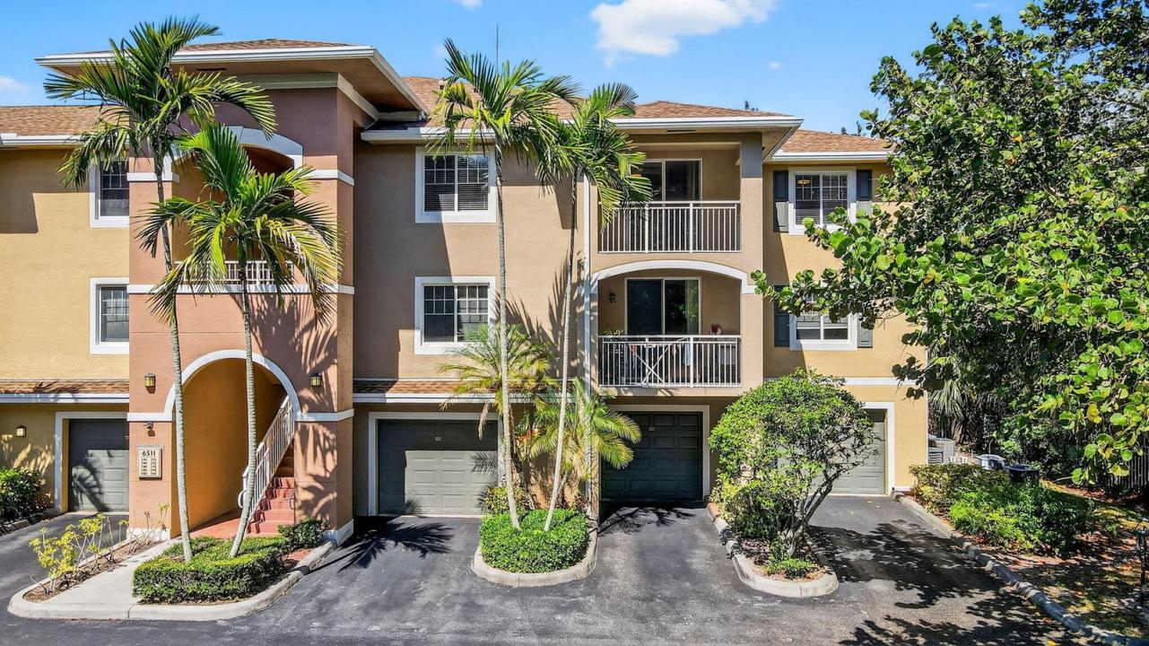 6511 EMERALD DUNES Drive 304, West Palm Beach, Florida 33411, USA