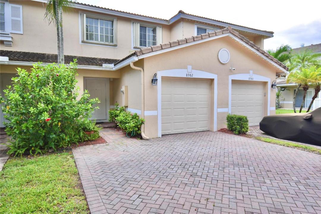 8982 Chambers Street, Tamarac, Florida 33321, USA