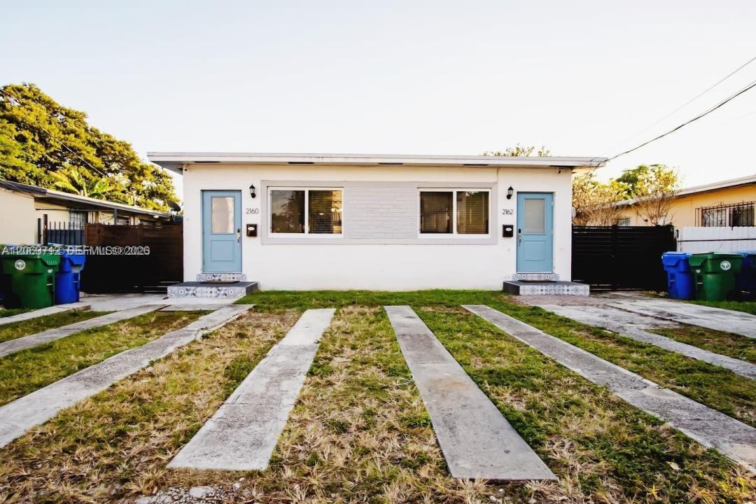 2160 NW 18th Ter, Miami, Florida 33125, USA
