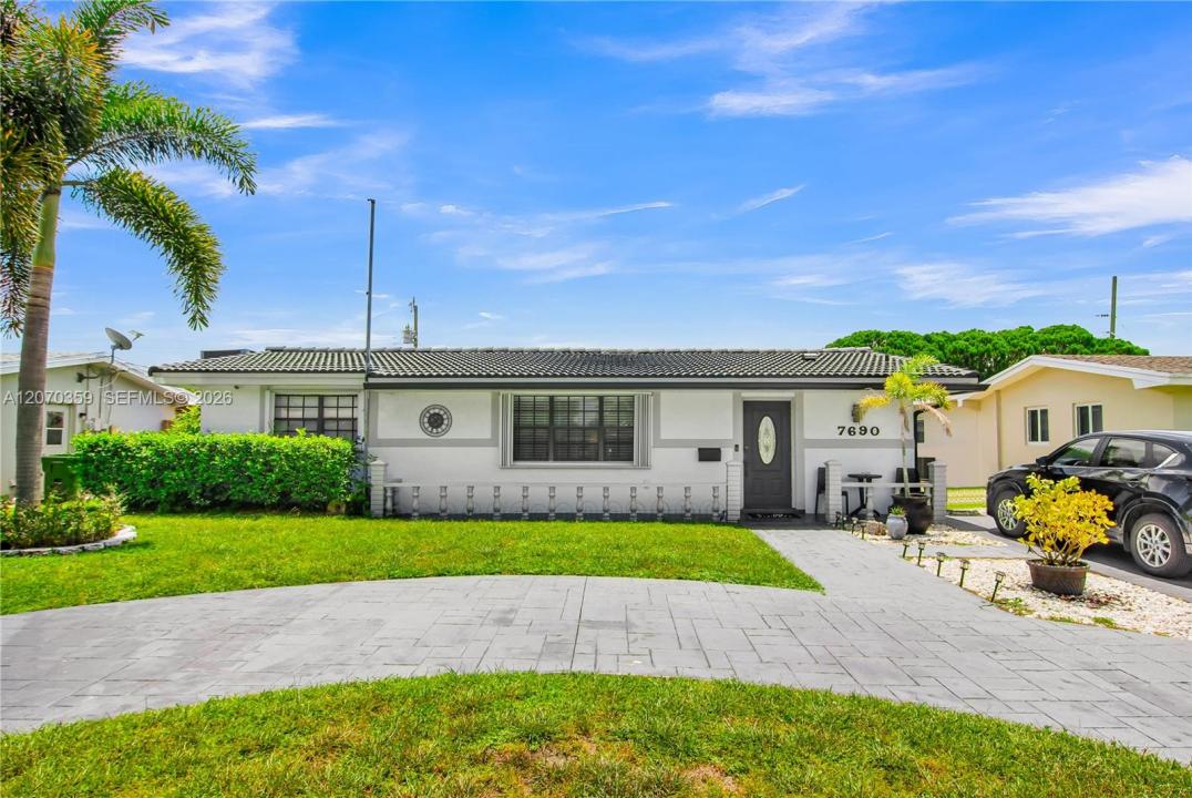 7690 NW 16th Ct, Pembroke Pines, Floride 33024, États-Unis