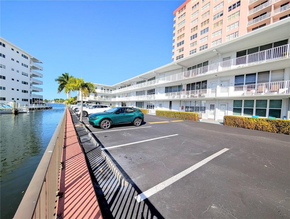 3177 S Ocean Dr 125, Hallandale Beach, Floride 33009, États-Unis