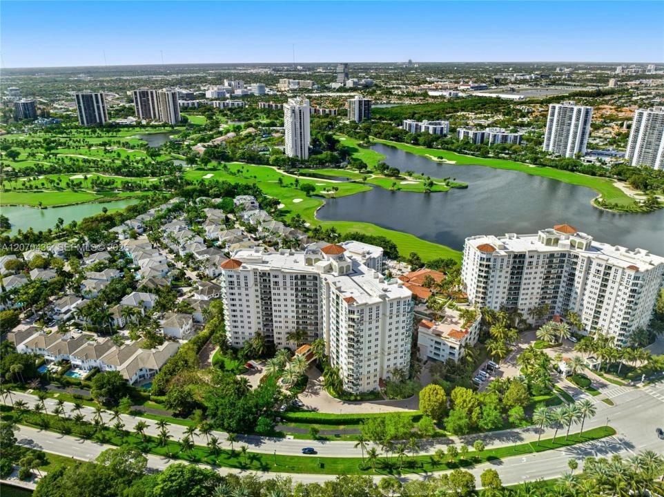 19900 E Country Club Dr 607, Aventura, Florida 33180, USA