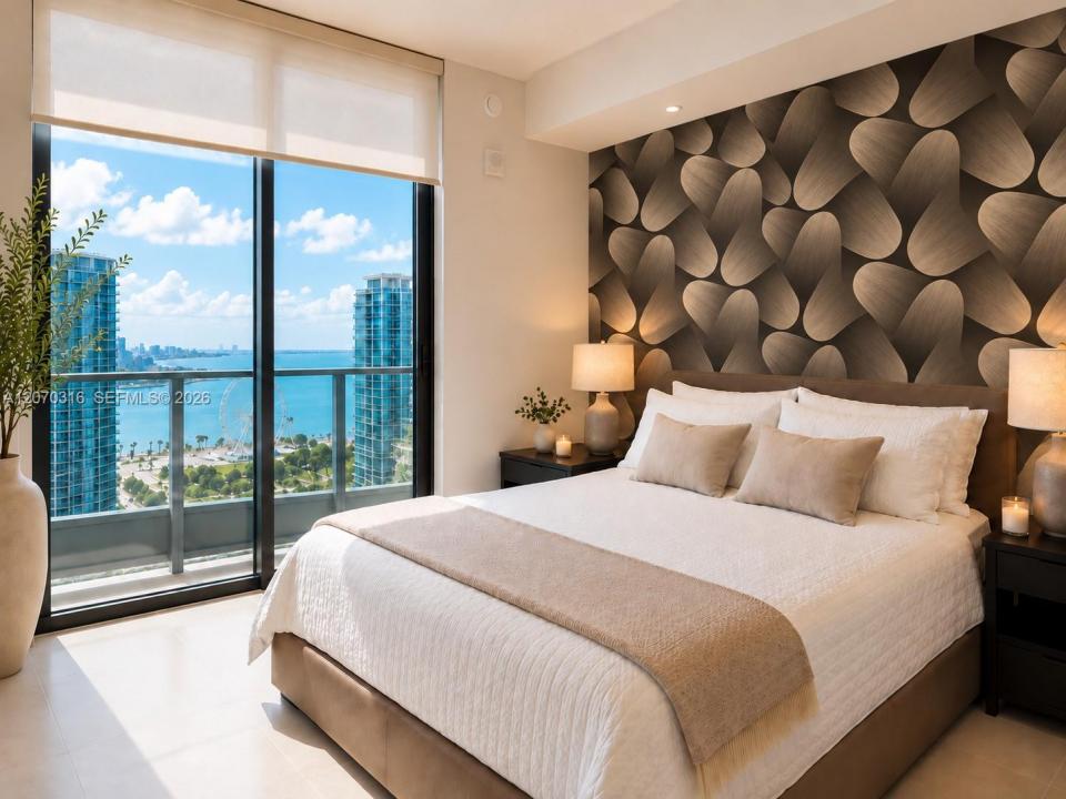 121 NE 5th St 3713, Miami, Florida 33132, USA