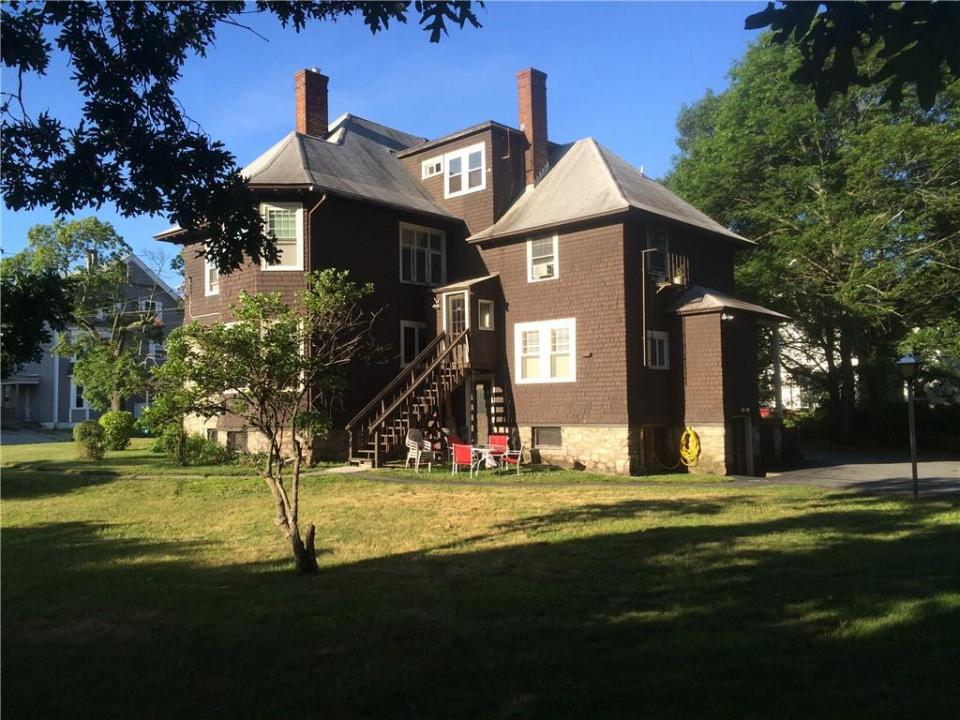 27 West Park Place 2F, Woonsocket, 罗得岛 02895, 美国