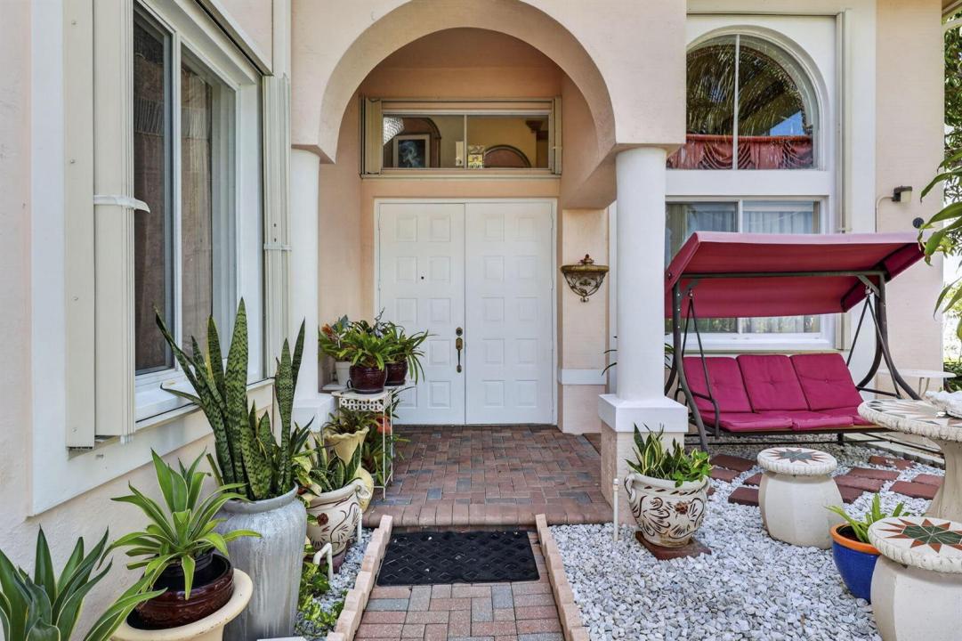 120 ISOLA Circle, Royal Palm Beach, Florida 33411, Stati Uniti