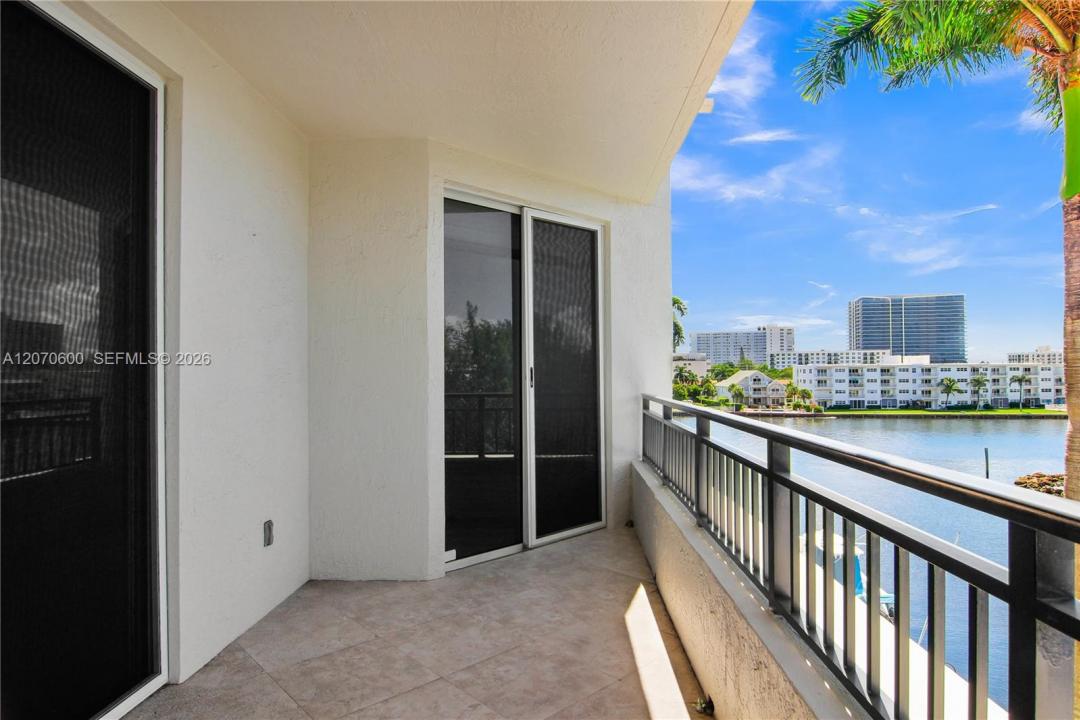 2880 NE 14th St Cswy 311, Pompano Beach, Florida 33062, Stati Uniti