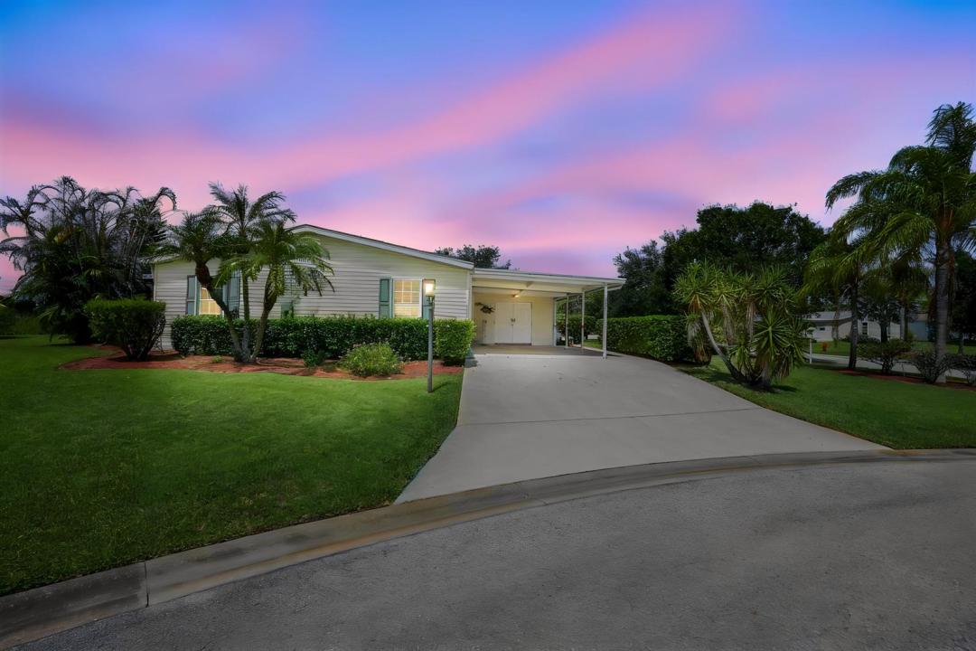 3304 Red Tailed Hawk Drive, Port St. Lucie, Florida 34952, USA