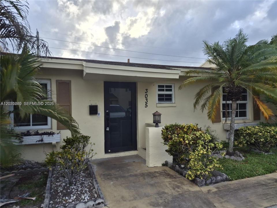 3035 NW 68th St 12D, Fort Lauderdale, Florida 33309, USA