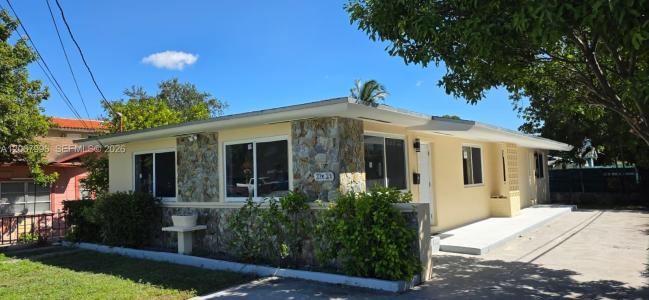 21 NW 32nd Ct, Miami, Florida 33125, USA
