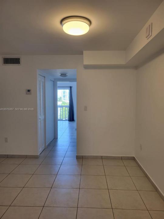 7620 Carlyle Ave 604, Miami Beach, Floride 33141, États-Unis