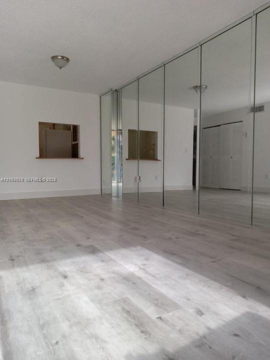 16751 NE 9th Ave 211, North Miami Beach, Floride 33162, États-Unis