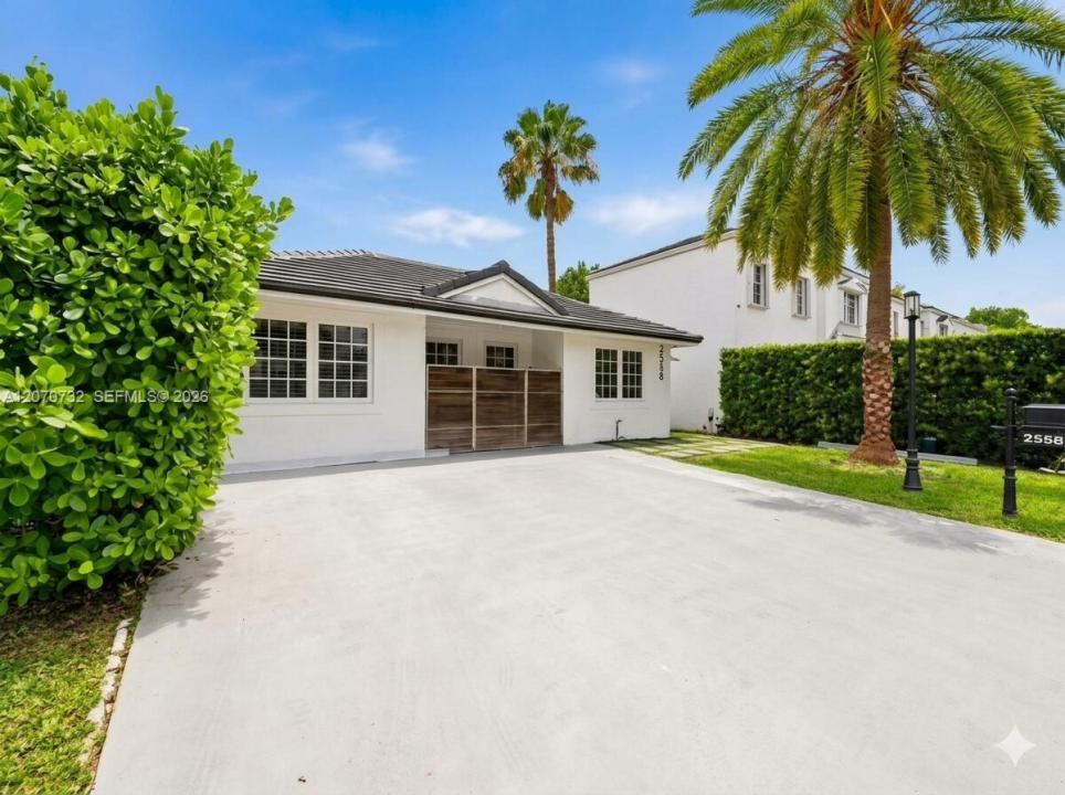 2558 NE 206th Ter, Miami, Florida 33180, Stati Uniti