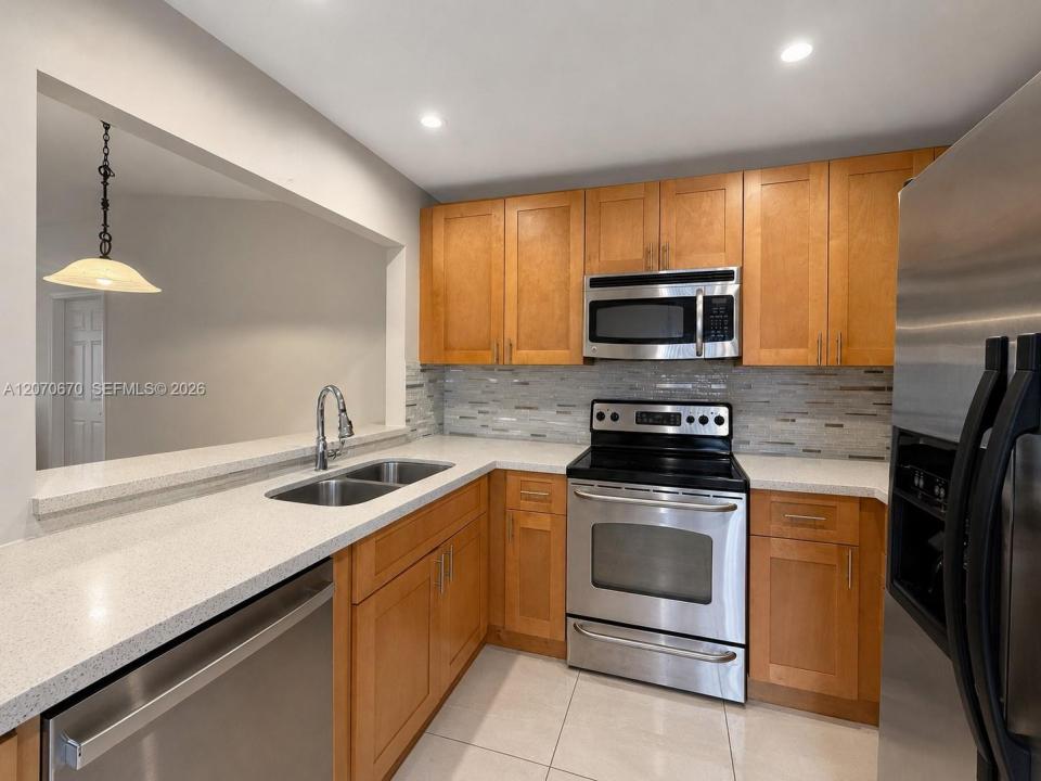 454 NE 210th Circle Ter 202-7B, Miami, Florida 33179, USA