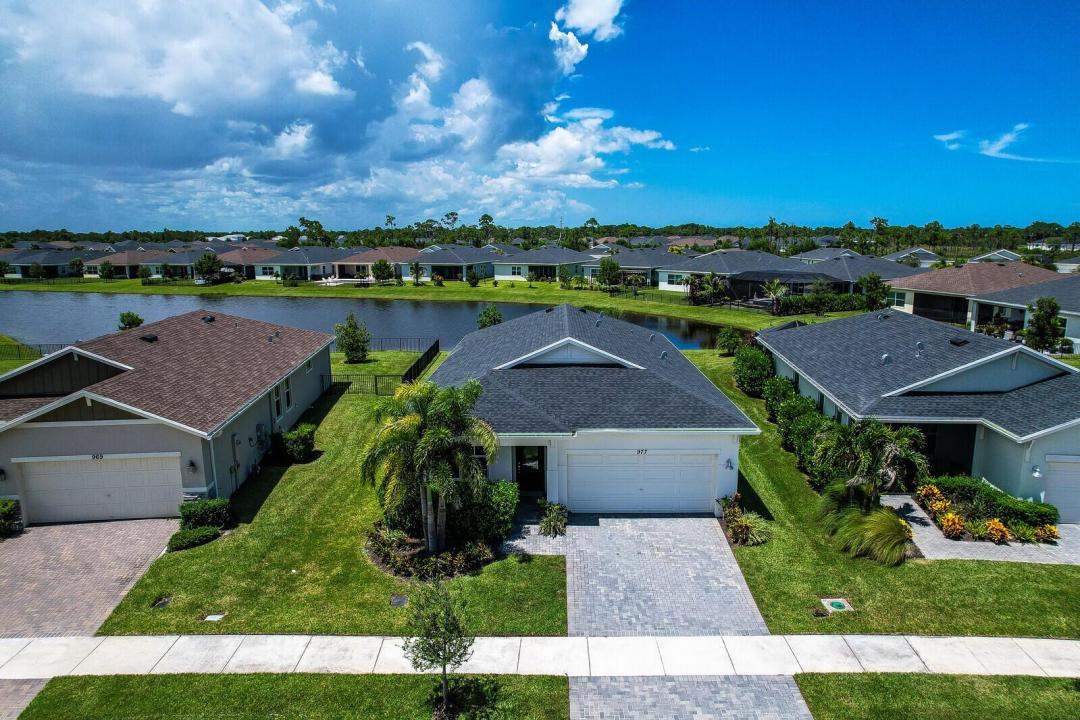 977 SE CROSSWOOD Way, Port St. Lucie, Florida 34984, USA