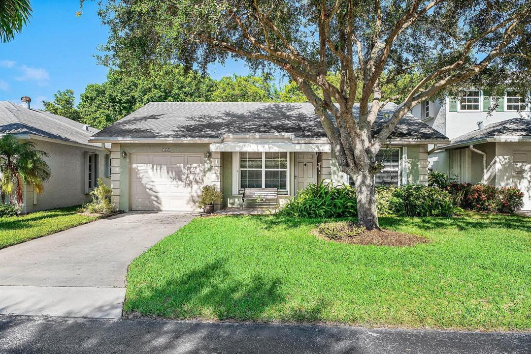 241 DEL RIO Boulevard, Boca Raton, Florida 33432, USA