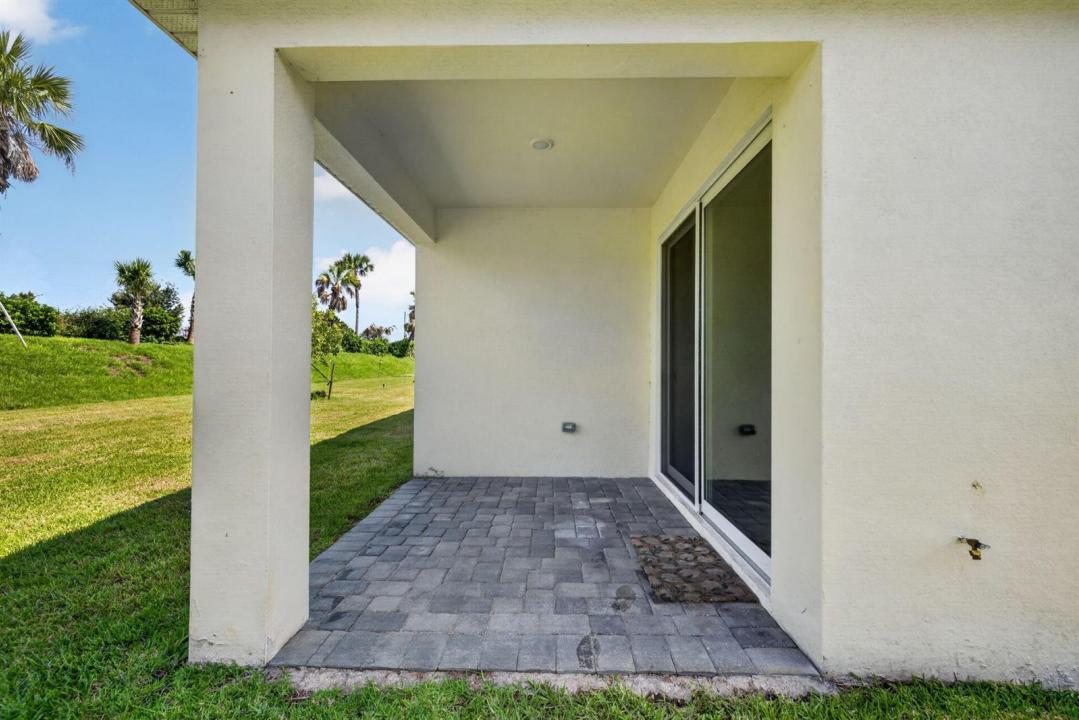 8666 Dahlia Circle, Port St. Lucie, Floryda 34986, USA