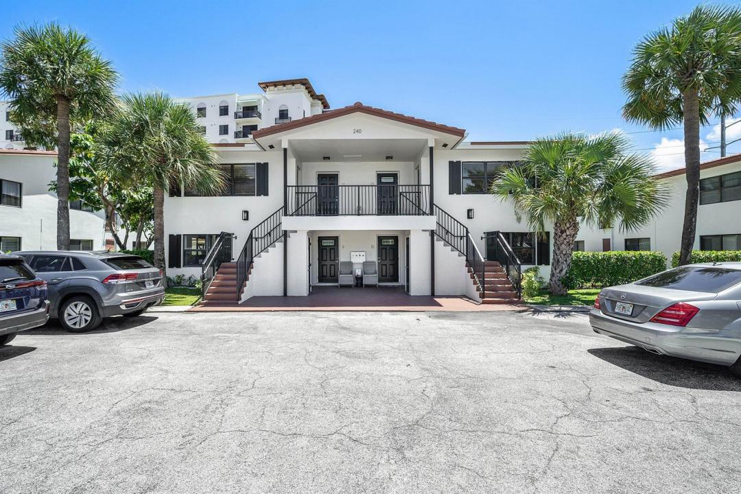 240 SW 7th Street 11, Boca Raton, Florida 33432, USA
