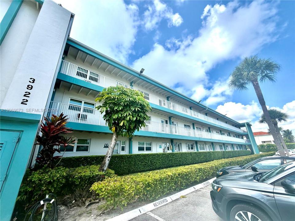 3922 NE 166th St S306, North Miami Beach, Flórida 33160, Estados Unidos