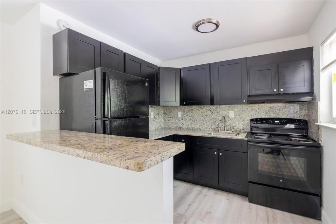 1091 SW 4th St 2, Miami, Florida 33130, USA
