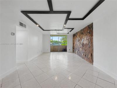 8411 NW 8th St 102, Miami, Florida 33126, USA
