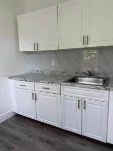 1236 NW 28th St 2, Miami, פלורידה 33142, ארצות הברית של אמריקה