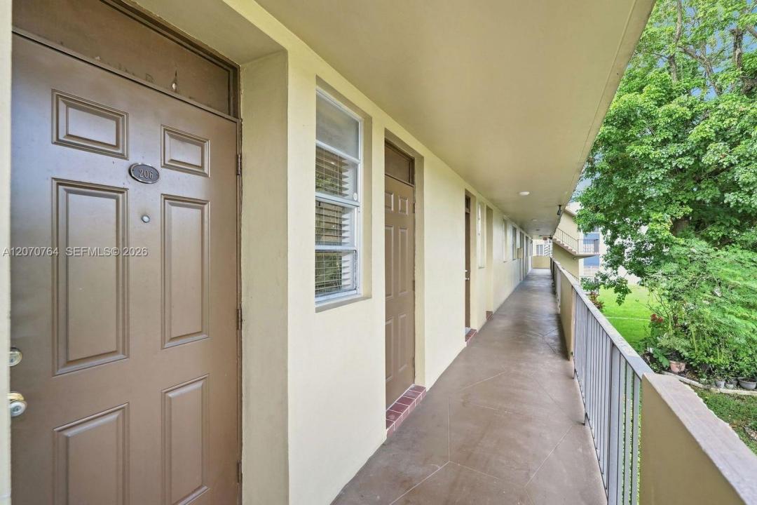 5335 NW 10th Ct 206, Plantation, Florida 33313, USA