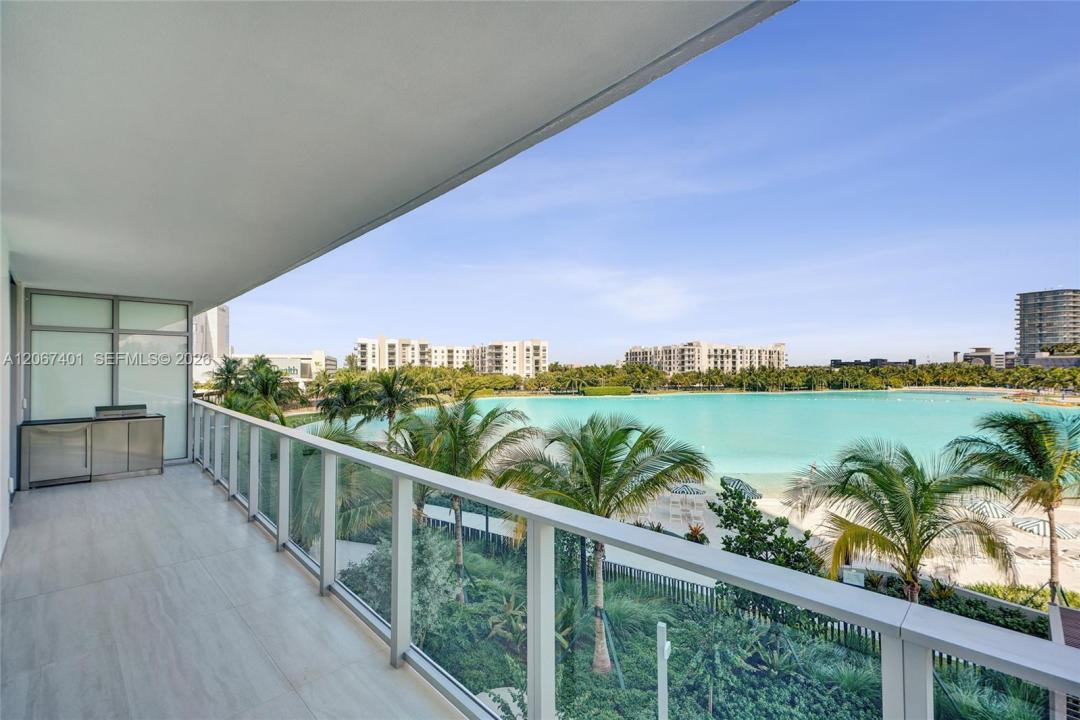 2411 Laguna Circle 208, Miami, Florida 33181, Stati Uniti