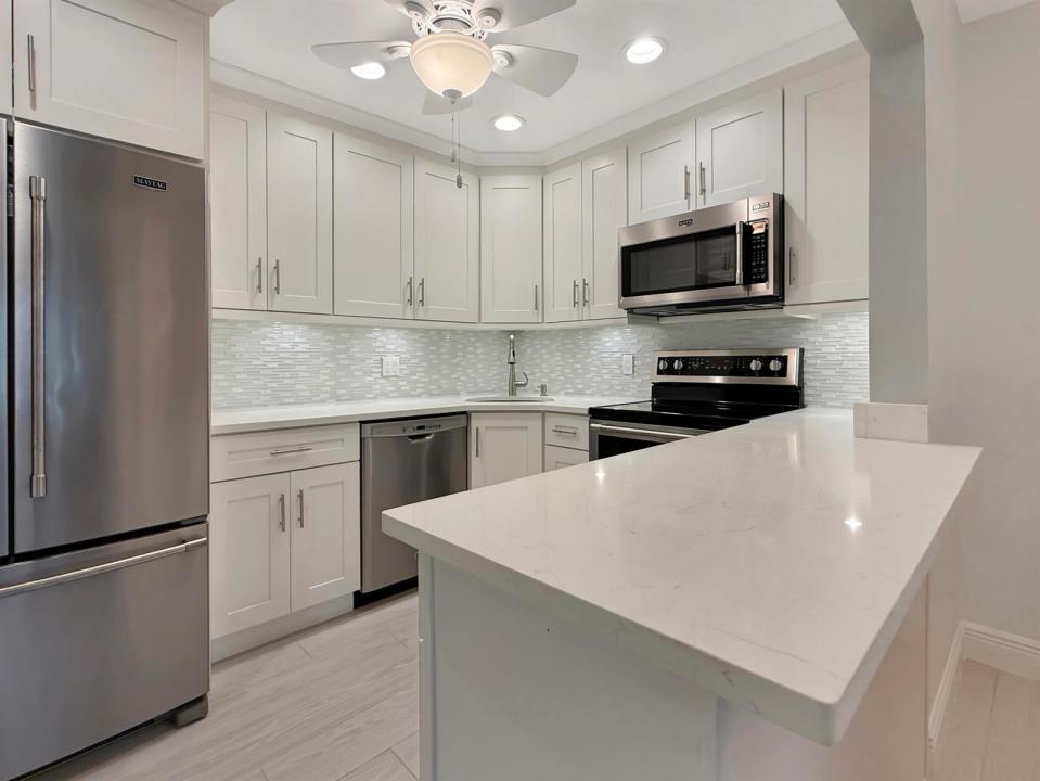 235 PINE HOV Circle A-2, Floryda 33463, USA