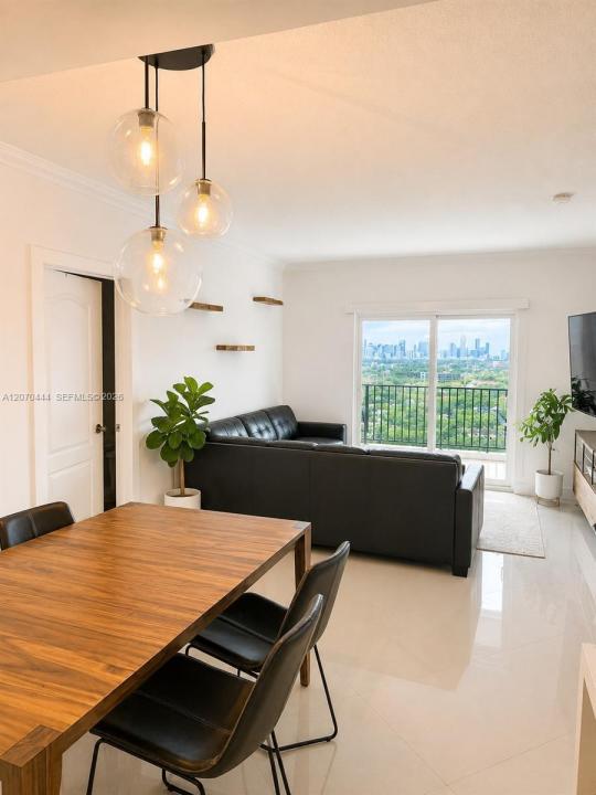 1627 SW 37th Ave 1106, Miami, Florida 33145, USA