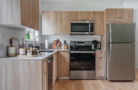 1153 NE 158th St, North Miami Beach, Florida 33162, USA