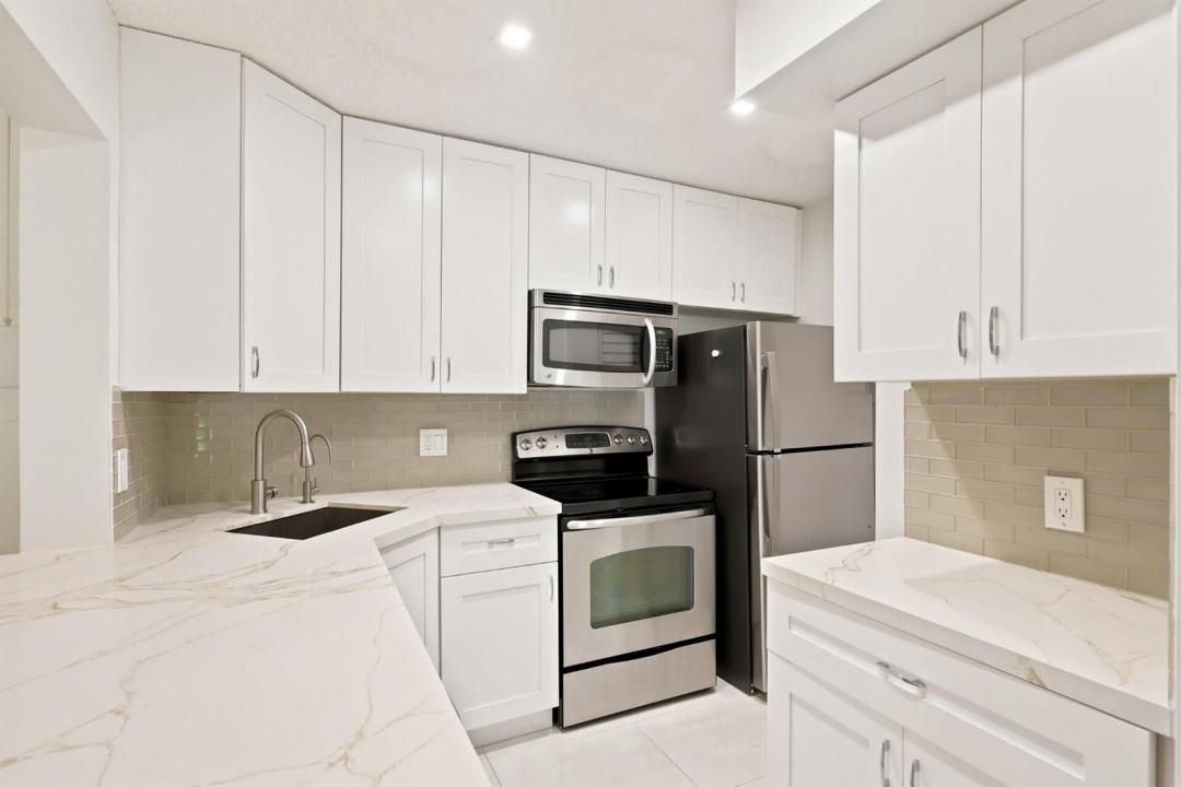 609 SEA PINE Way F2, Floride 33415, États-Unis